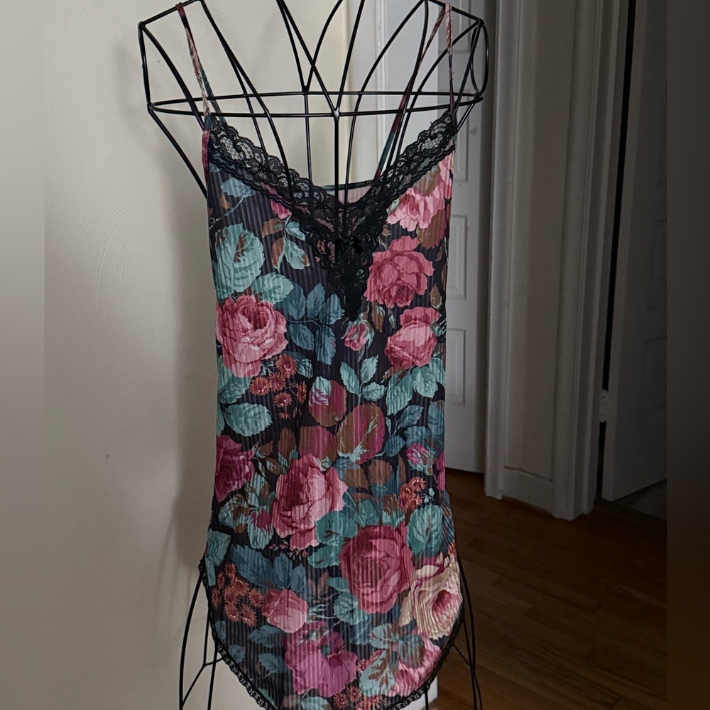 TrueVintage! 80s Claudia Phillips Semi Sheer Floral Poly Chemise